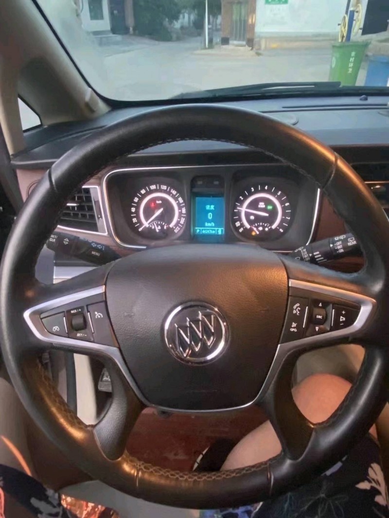 石家庄19年别克GL84