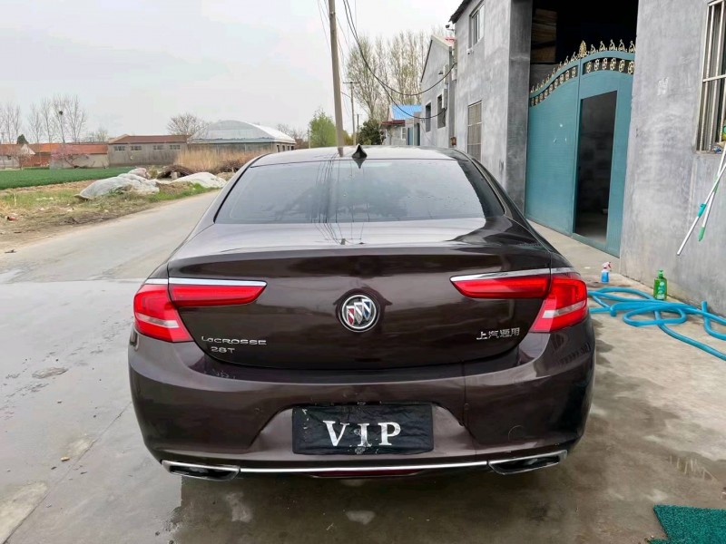 青岛17年别克君越9