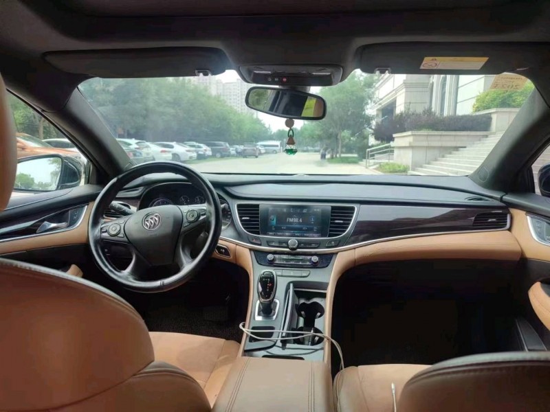 青岛17年别克君越5