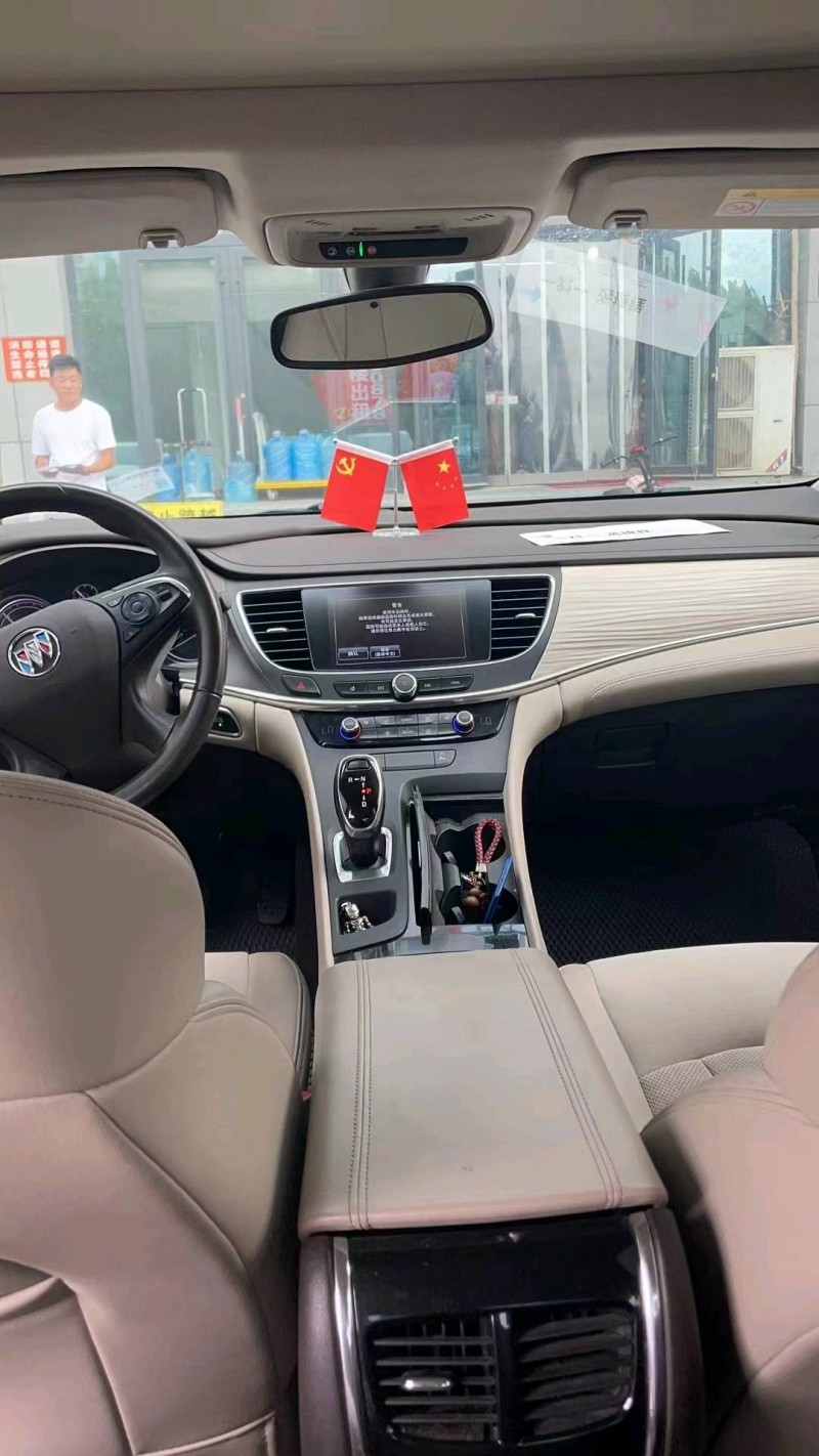 青岛17年别克君越1