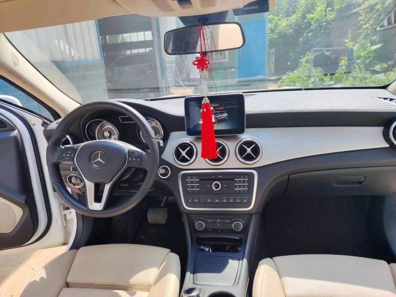 北京16年奔驰GLA3