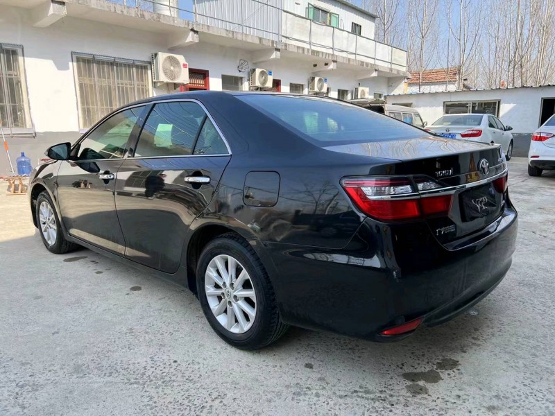 济宁16年丰田凯美瑞8