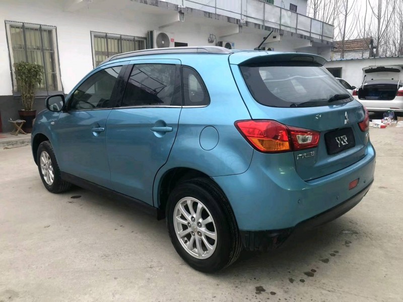 济宁14年三菱劲炫2