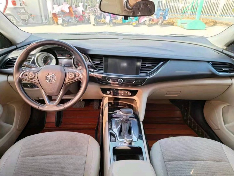 青岛19年别克君威4