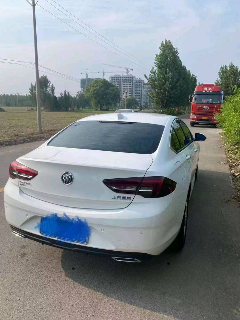 青岛19年别克君威8