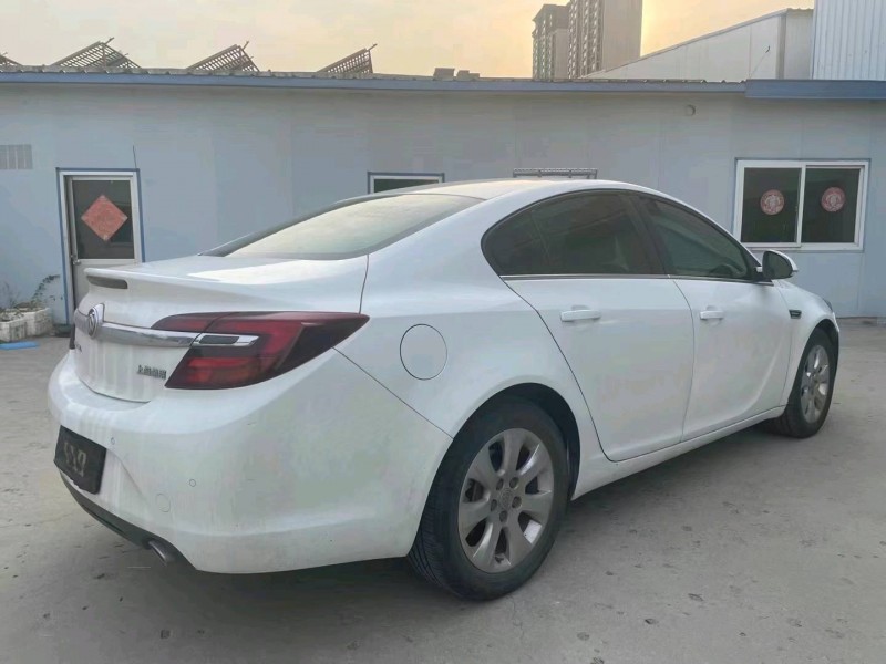 武汉15年别克君威8