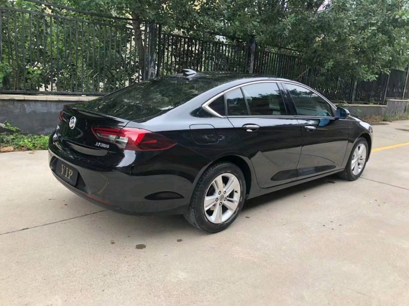 青岛18年别克君威7