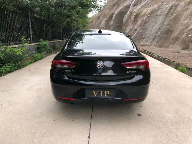 青岛18年别克君威9