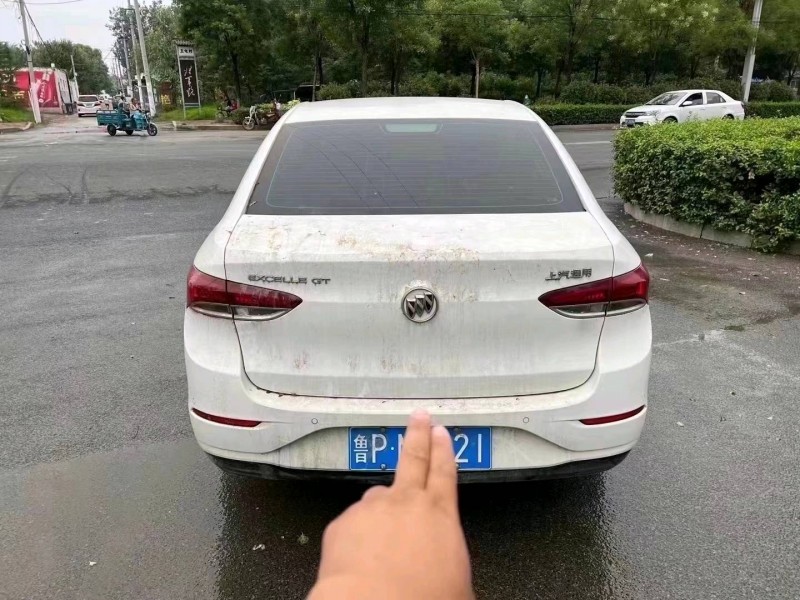 青岛21年别克英朗8