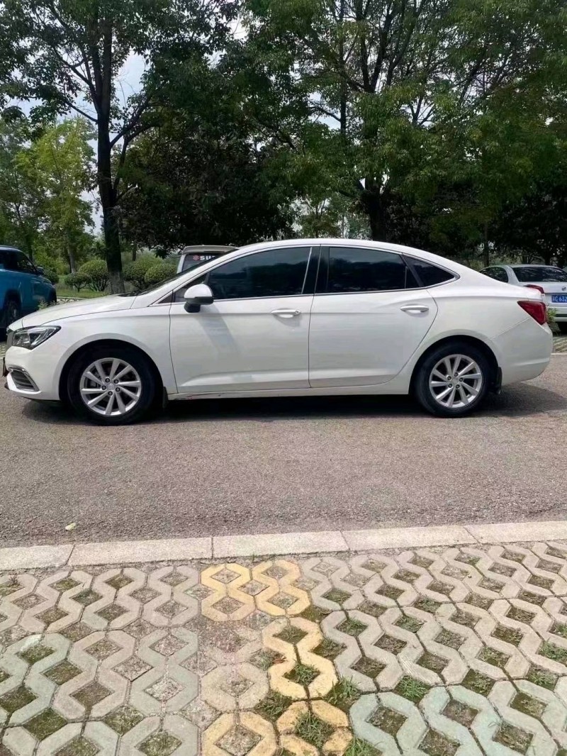 徐州18年别克威朗3