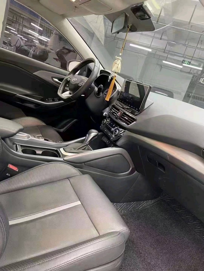 成都20年现代菲斯塔8