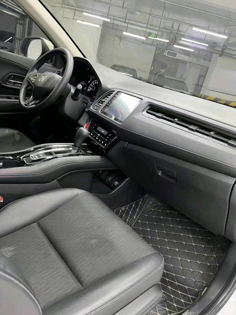 成都19年本田缤智8