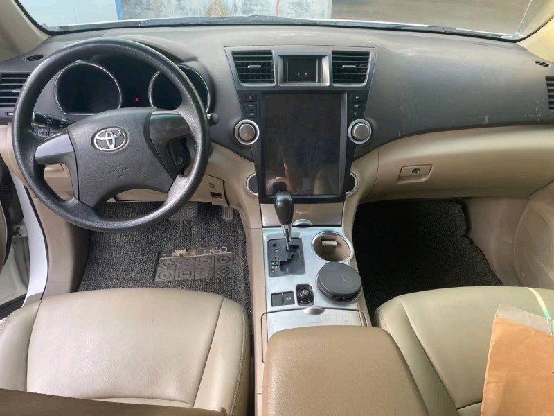 济宁13年丰田汉兰达6