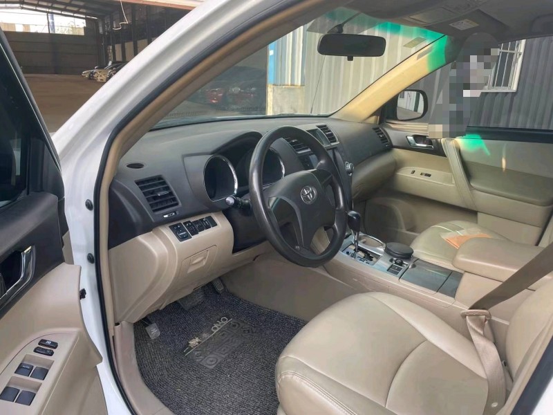 济宁13年丰田汉兰达4