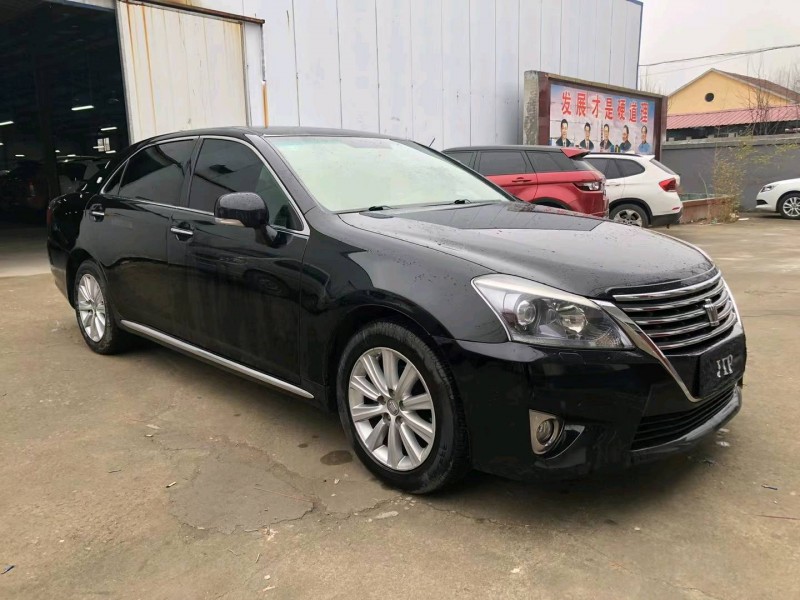 济宁13年丰田皇冠2