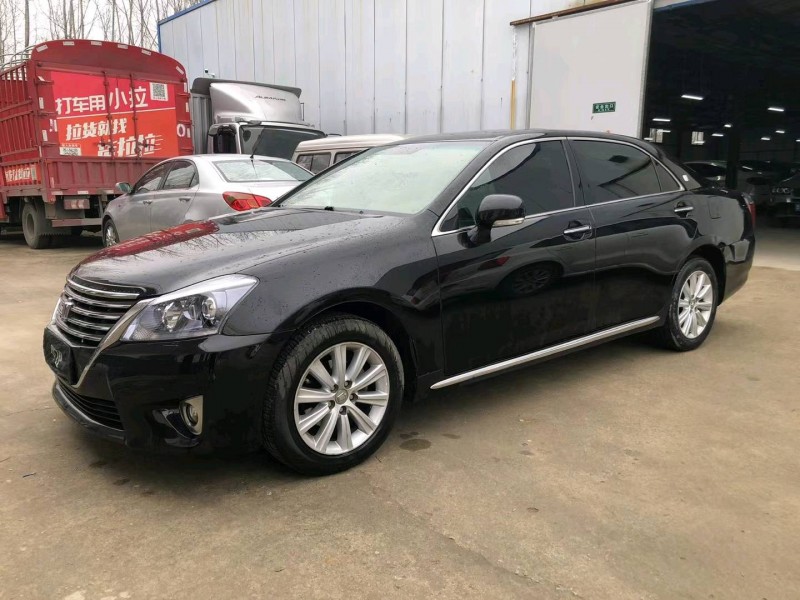 济宁13年丰田皇冠3