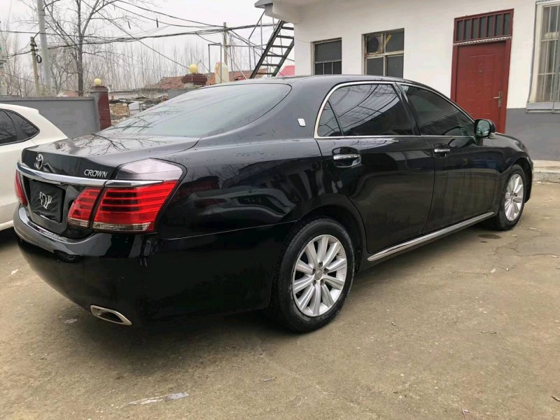 济宁13年丰田皇冠7