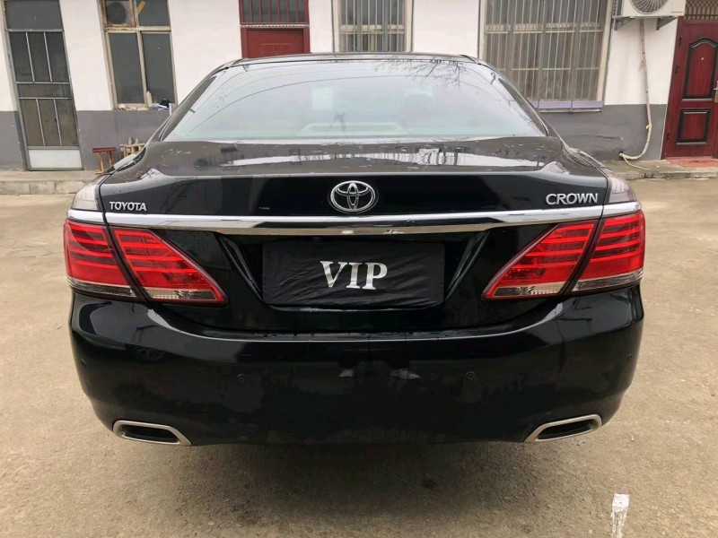 济宁13年丰田皇冠9