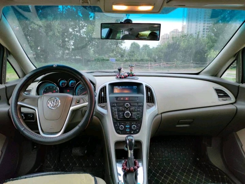 东营11年别克英朗GT5