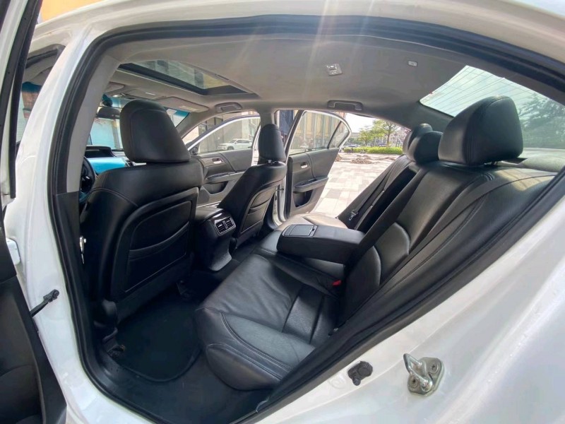 东莞16年本田雅阁8