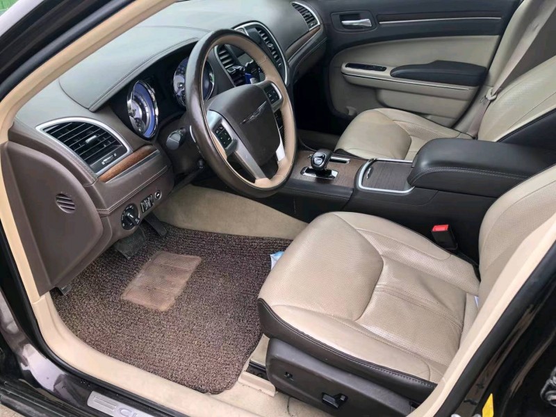 济宁13年克莱斯勒300C5