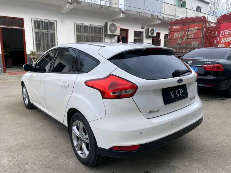 济宁16年福特福克斯8