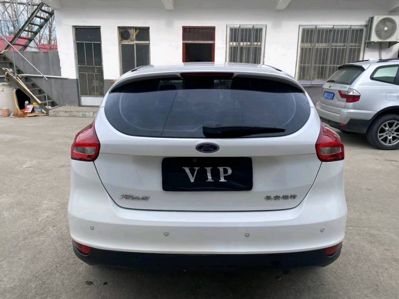 济宁16年福特福克斯9