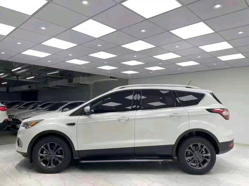 成都20年福特翼虎3