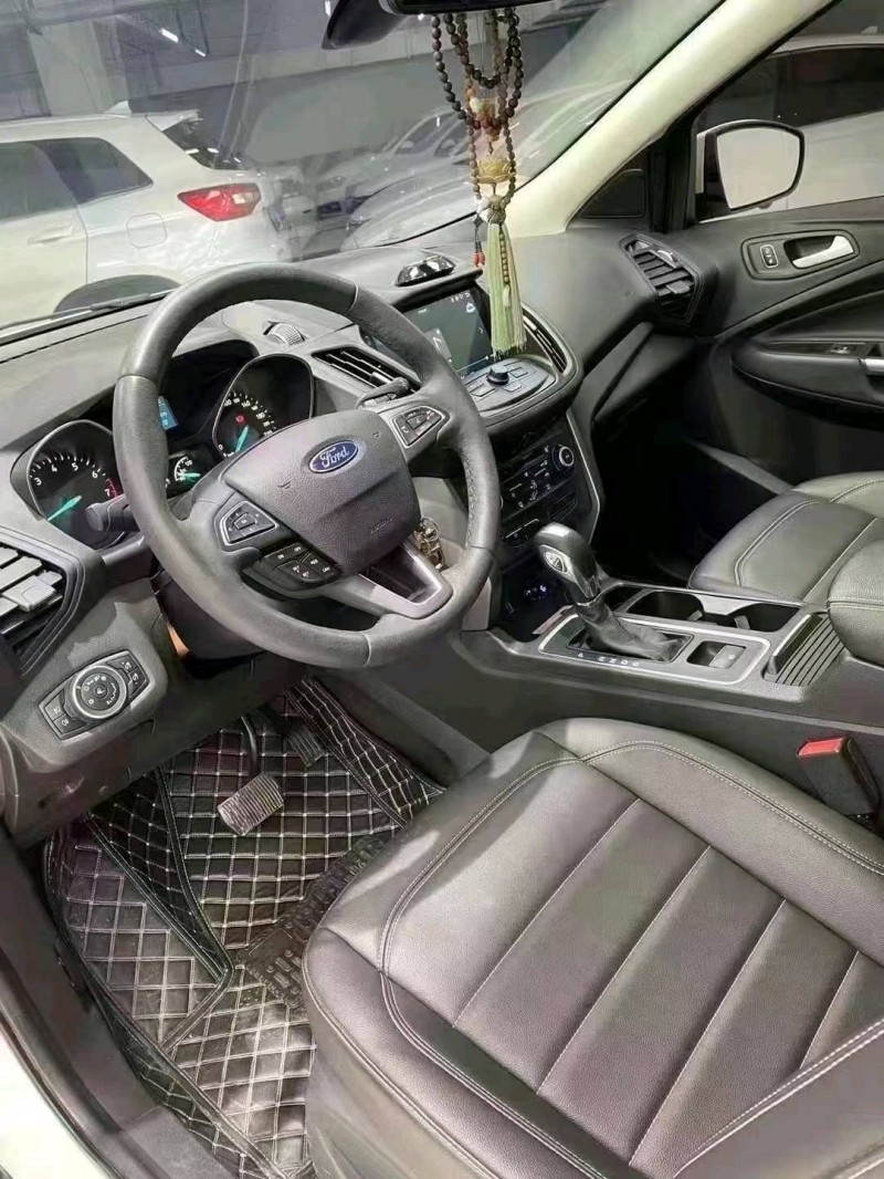 成都20年福特翼虎5