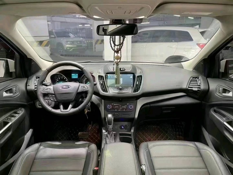 成都20年福特翼虎8