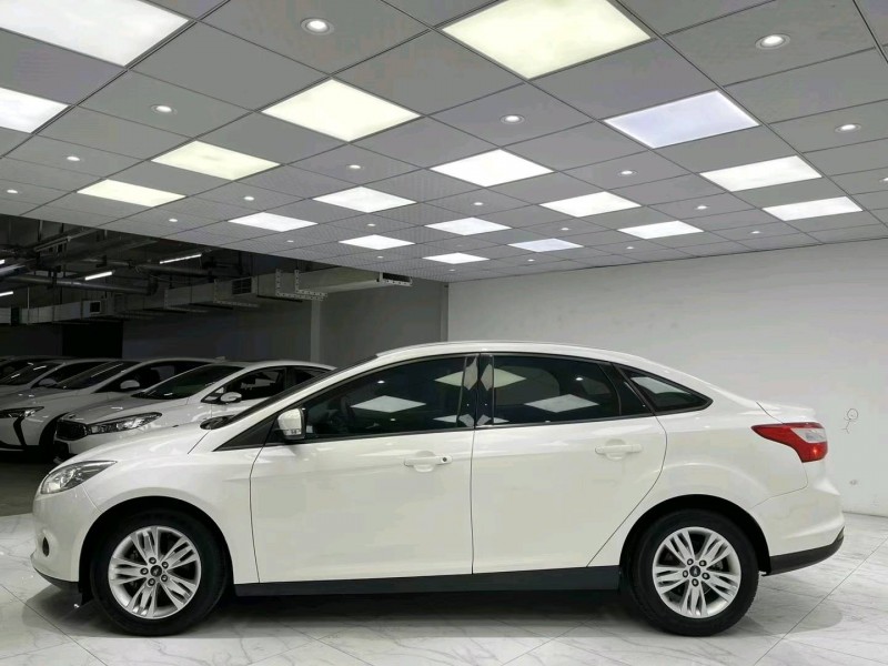 成都15年福特福克斯2