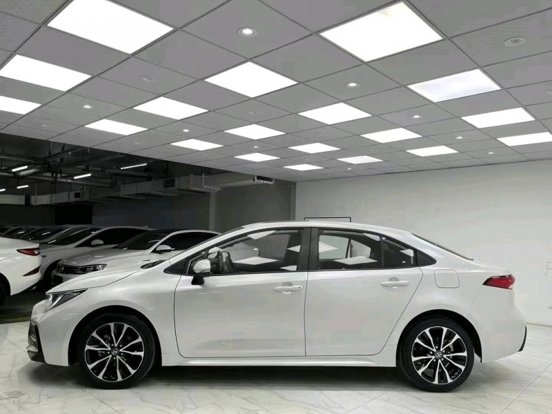 成都21年丰田雷凌3