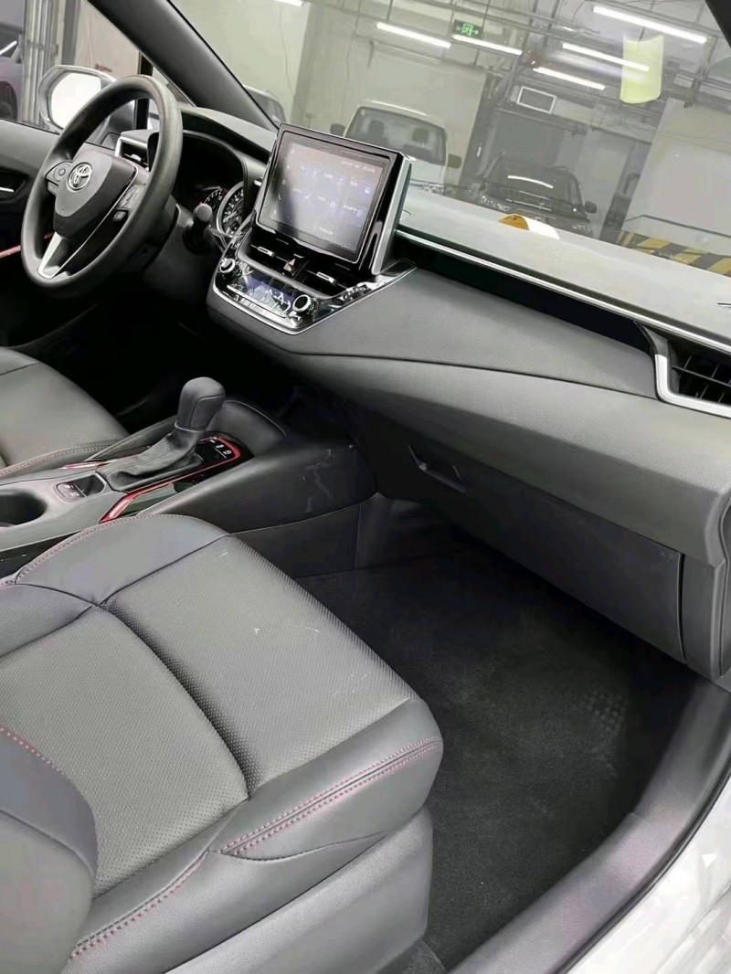 成都21年丰田雷凌8