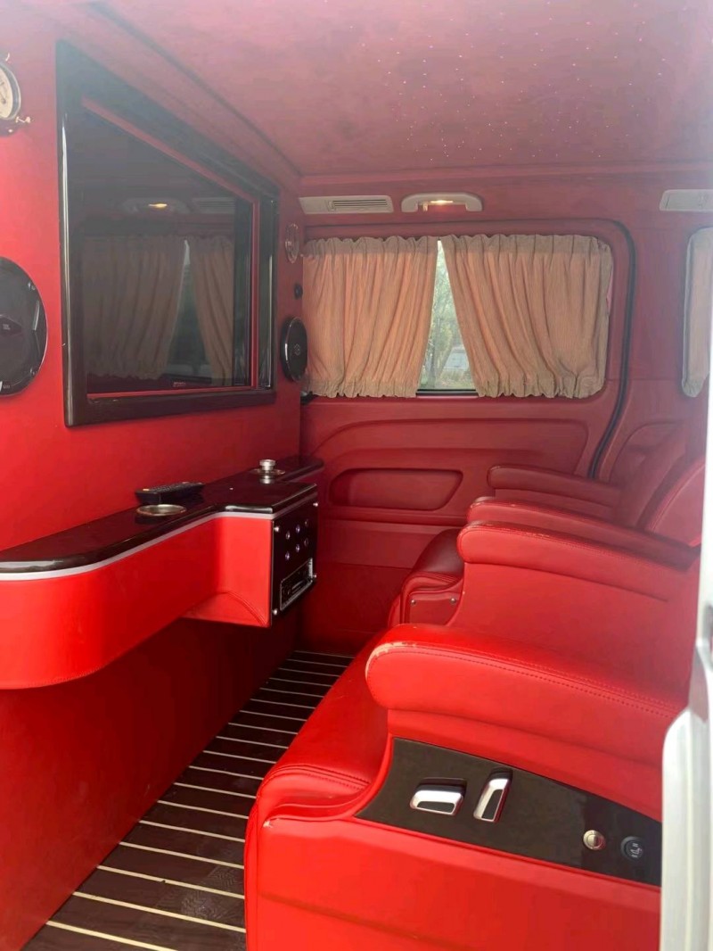 徐州17年奔驰威霆5