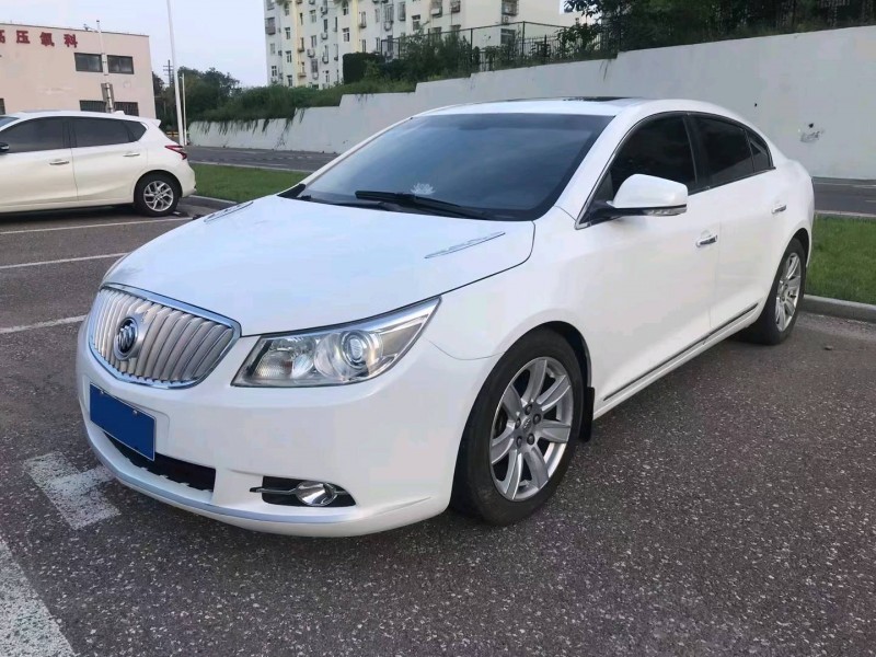 青岛12年别克君越2