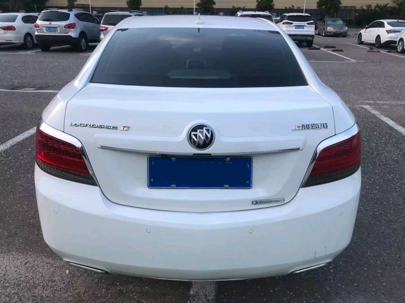 青岛12年别克君越4