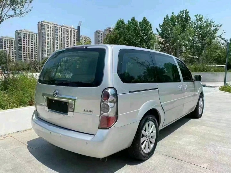 东营11年别克GL86