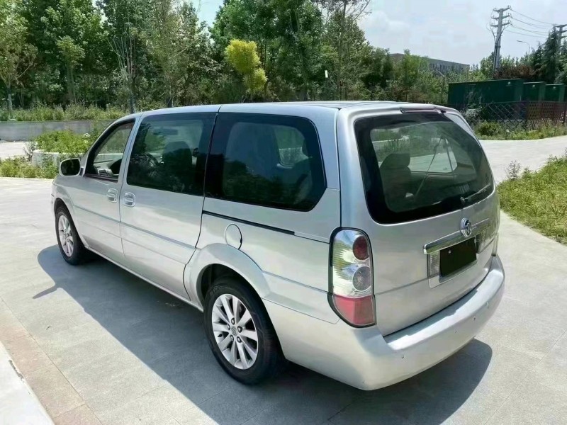 东营11年别克GL82