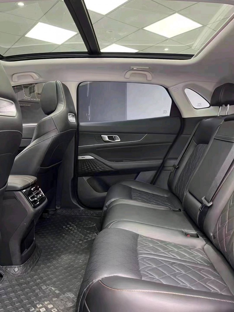 成都21年长安汽车UNI-K6