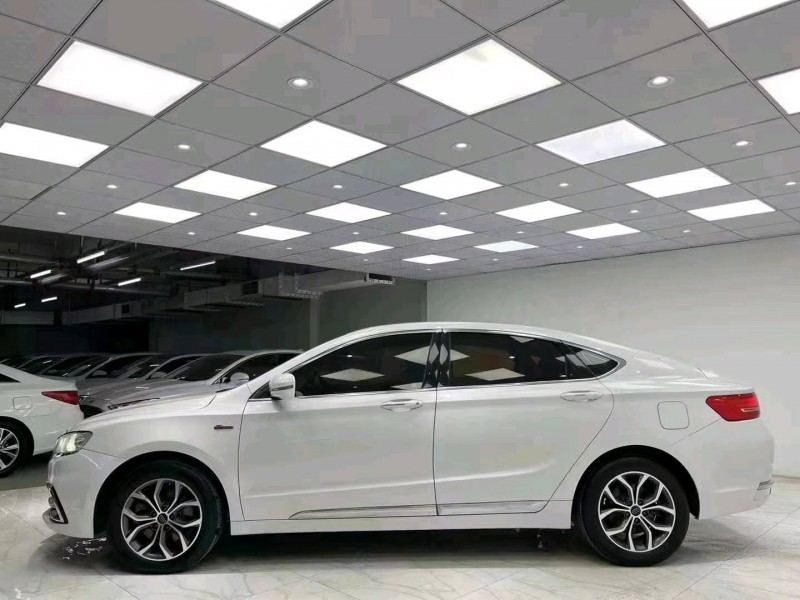 成都18年吉利博瑞3