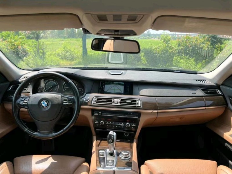 盐城11年宝马7系8