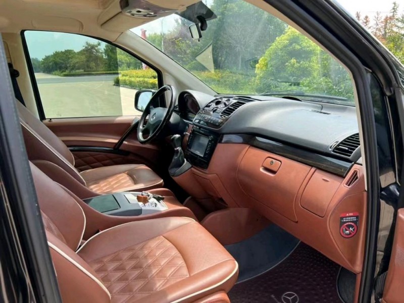 盐城16年奔驰威霆8