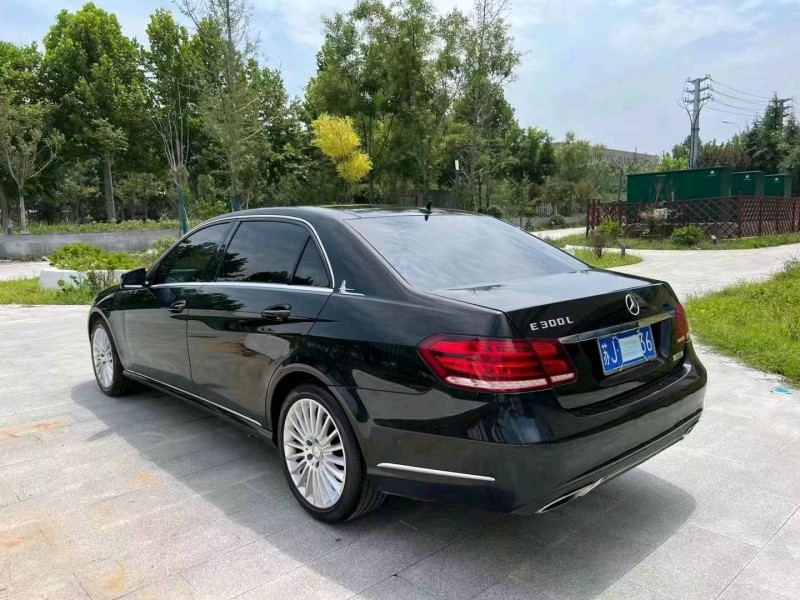 济宁14年奔驰E8