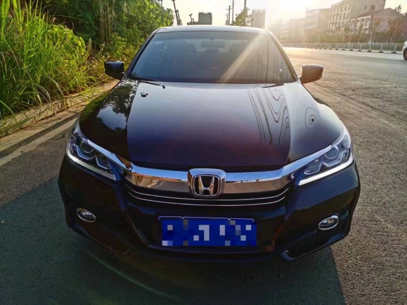 邵阳17年本田雅阁9