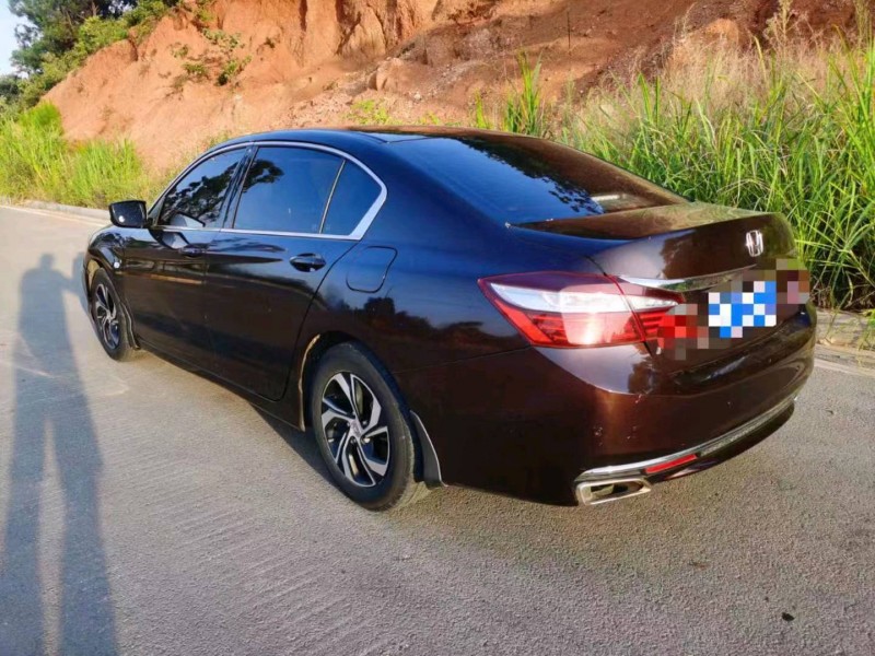 邵阳17年本田雅阁3