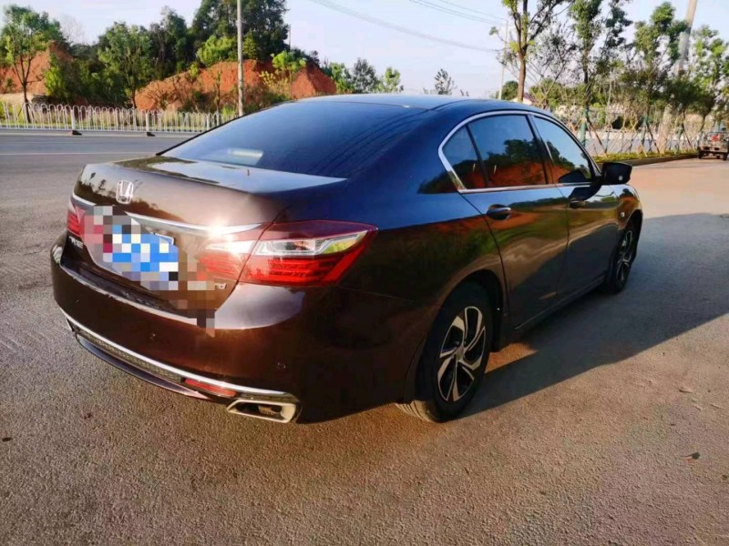 邵阳17年本田雅阁1