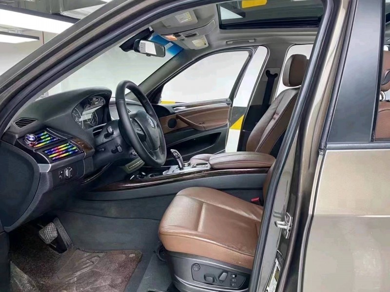 成都12年宝马X57