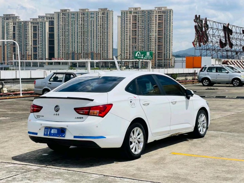 东莞16年别克威朗7