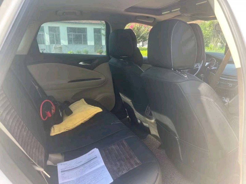 东营16年别克威朗4