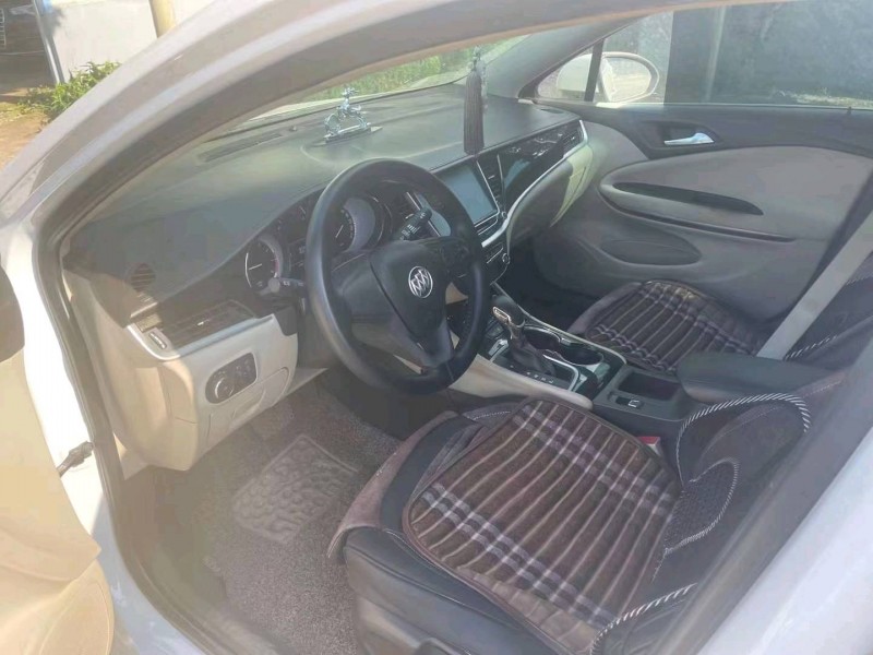 东营16年别克威朗5